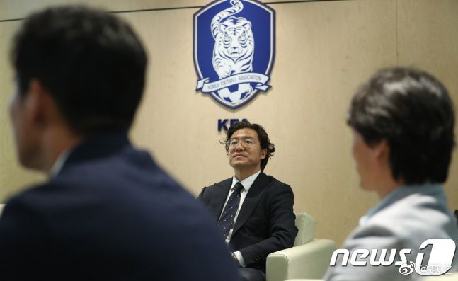 美女跪下吃j8视频免费网站